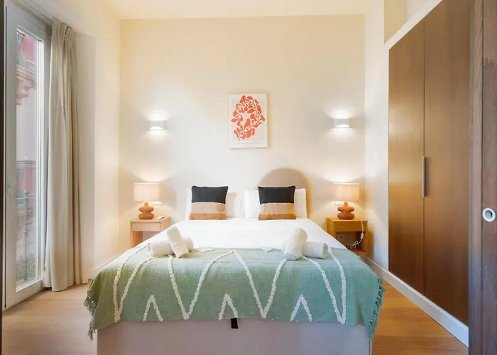 New And Design - Shared Rooftop Solarium - Alameda Apartment