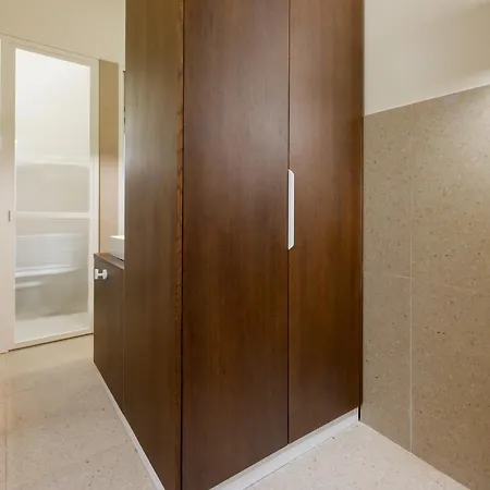 New And Design - Shared Rooftop Solarium - Alameda Apartment *